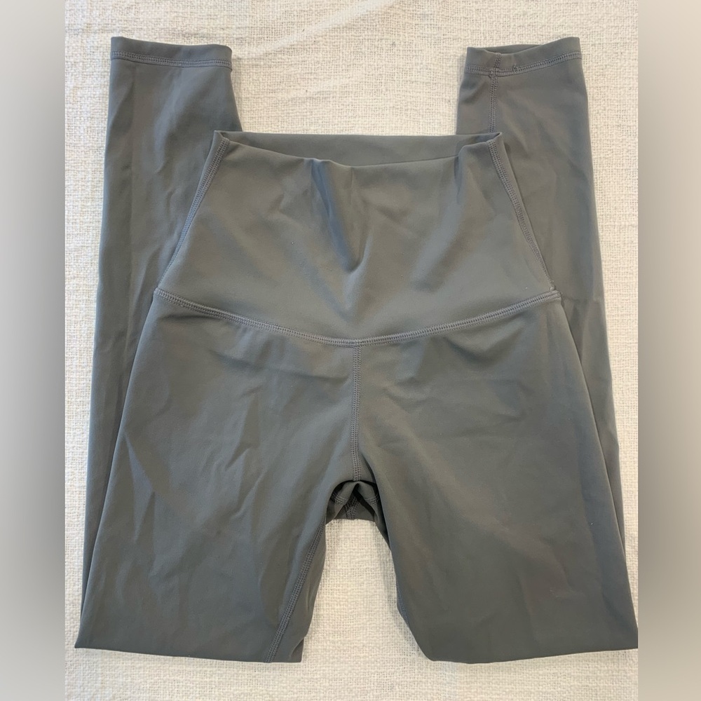 High-Waisted Gray Leggings, J80 fit.
